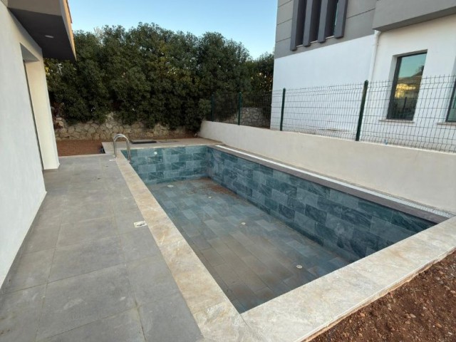 Ozanköy de Satılık Sıfır Özel Havuzlu ve Bahçeli Villa 3+1 - Fotoğraf 3