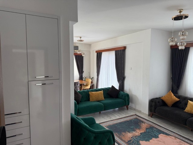 Lefkoşa Demirhan'da Şehir ve Dağ Manzaralı Geniş 3+1 Daire Satılık!