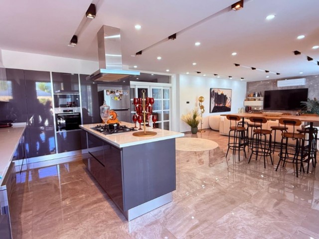 Girne Çatalköyde Satılık 4+1 Villa