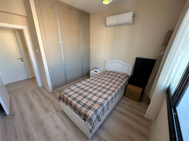 Girne Merkez'de Şehir ve Doğa Manzaralı Eşyali 2+1 Daire!