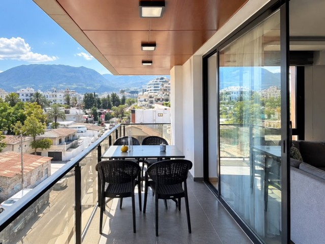 🏡 Girne Merkez Satılık 2+1 Daire – Şehir ve Dağ Manzaralı Modern Yaşam