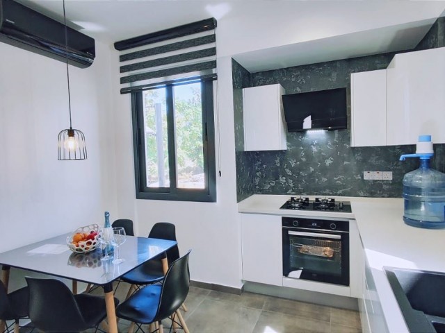 Girne Alsancak'ta Satılık 4+1 Jakuzili Teraslı Villa - Fotoğraf 1