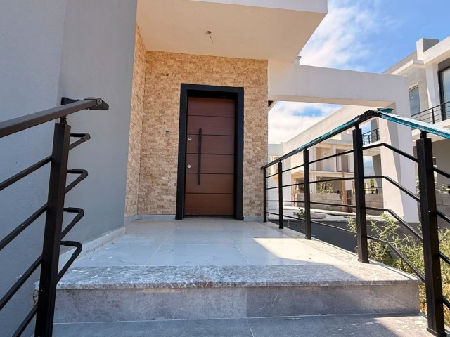 Hasan Uzun Petrol Arkası Projeden Satılık Özel Havuzlu 3+1 Villa - Alsancak Mevkii - Fotoğraf 2
