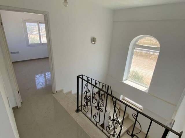 Girne Esentepe`de Bahçe Ve Deniz Manzaralı Modern Villa Sizi Bekliyor! - Fotoğraf 2