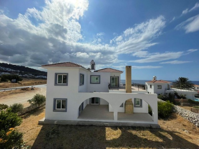 Girne Esentepe`de Bahçe Ve Deniz Manzaralı Modern Villa Sizi Bekliyor! - Fotoğraf 3
