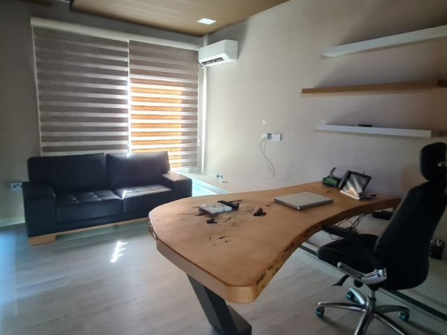 Küçük Kaymaklı'Nın merkezinde Terminalin Hemen yanında Satılık Ofis veya Penthouse Daire - Fotoğraf 2