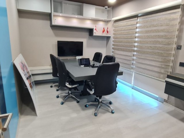 Küçük Kaymaklı'Nın merkezinde Terminalin Hemen yanında Satılık Ofis veya Penthouse Daire - Fotoğraf 4