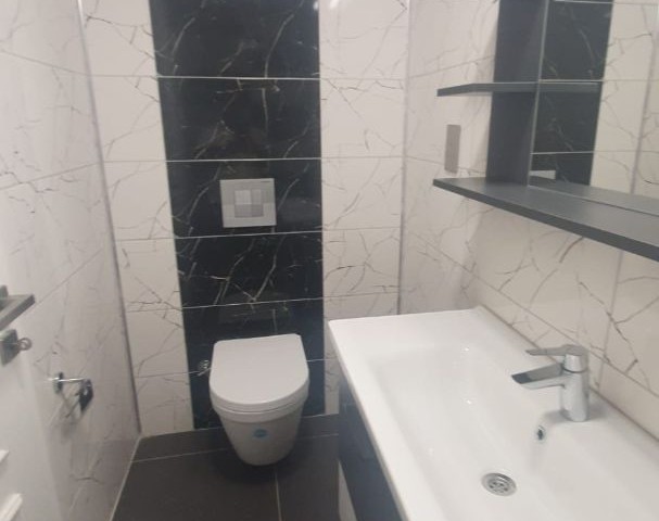 Girne Merkezde Koçanı Hazır Deniz ve Dağ Manzaralı Havuzlu Dubleks Penthouse - Fotoğraf 1