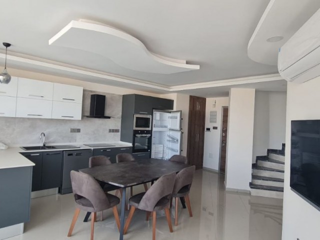 Girne Merkezde Koçanı Hazır Deniz ve Dağ Manzaralı Havuzlu Dubleks Penthouse - Fotoğraf 2
