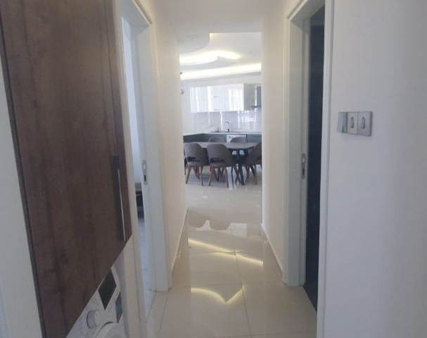 Girne Merkezde Koçanı Hazır Deniz ve Dağ Manzaralı Havuzlu Dubleks Penthouse - Fotoğraf 3
