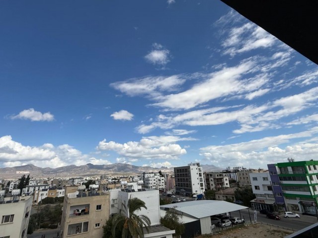 Küçük Kaymaklı’da Manzaralı, Şömineli 3+1 Asansörlü Penthouse - Fotoğraf 1