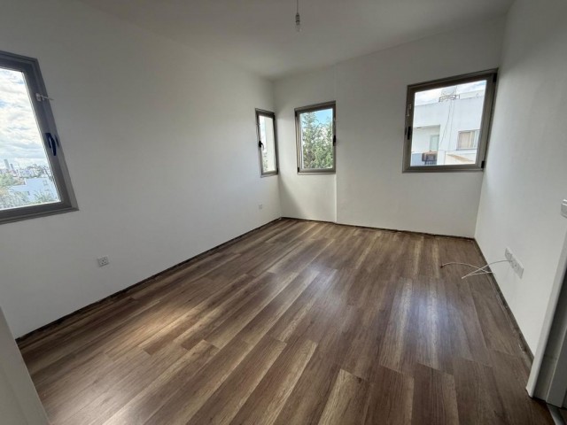 Küçük Kaymaklı’da Manzaralı, Şömineli 3+1 Asansörlü Penthouse - Fotoğraf 2