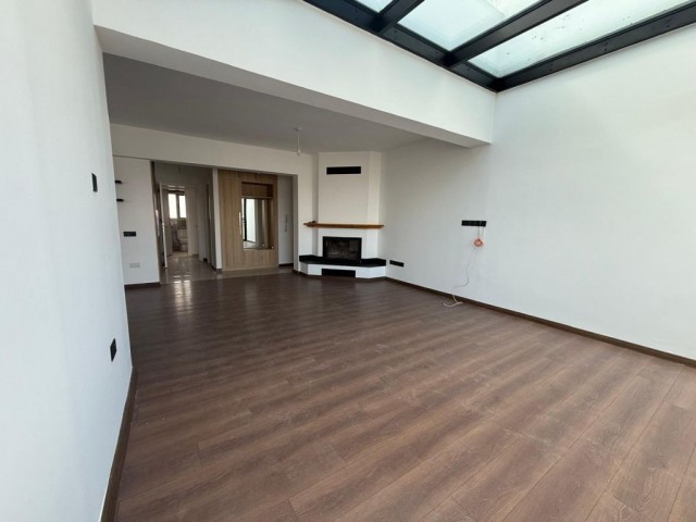 Küçük Kaymaklı’da Manzaralı, Şömineli 3+1 Asansörlü Penthouse - Fotoğraf 3