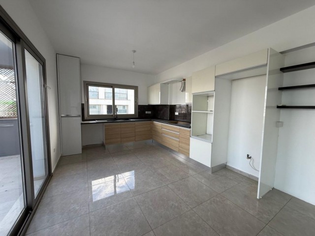 Küçük Kaymaklı’da Manzaralı, Şömineli 3+1 Asansörlü Penthouse - Fotoğraf 4
