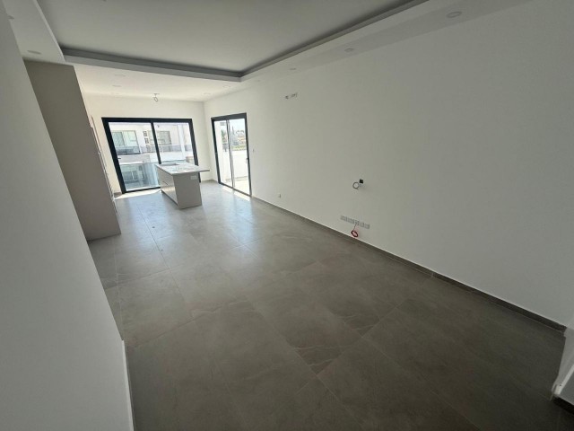 Yenikent'te Satılık Modern 2+1 Penthouse - Kapalı Otopark ile Huzur İçinde Yaşayın! - Fotoğraf 2