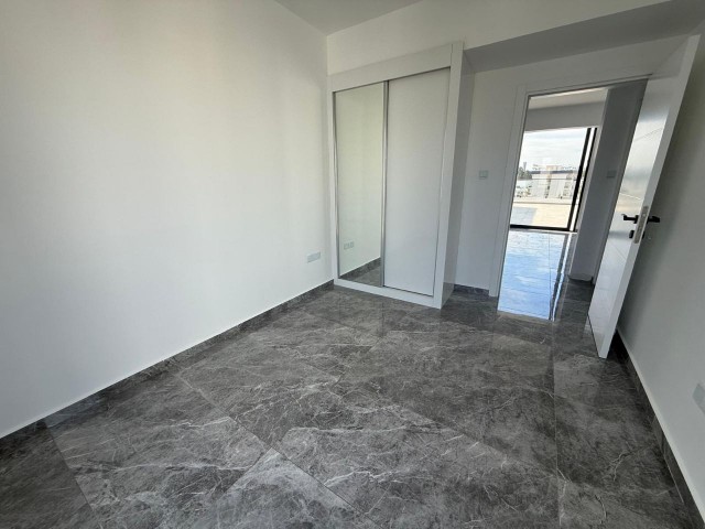 Küçük Kaymaklı Bölgesinde Yeni Bitmiş Asansörlü Binada Satılık Penthouse - Fotoğraf 1