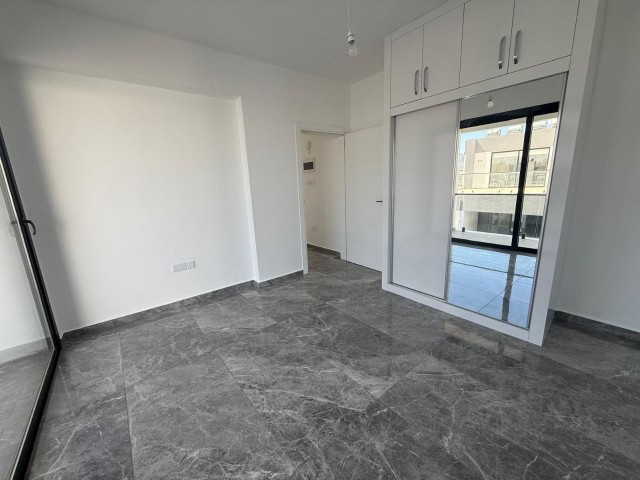 Küçük Kaymaklı Bölgesinde Yeni Bitmiş Asansörlü Binada Satılık Penthouse - Fotoğraf 2
