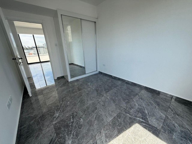 Küçük Kaymaklı Bölgesinde Yeni Bitmiş Asansörlü Binada Satılık Penthouse - Fotoğraf 3