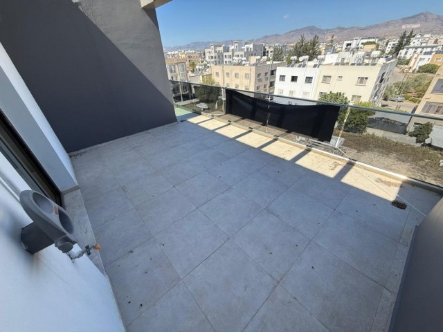 Küçük Kaymaklı Bölgesinde 3+1 Geniş Penthouse Daire - Fotoğraf 1