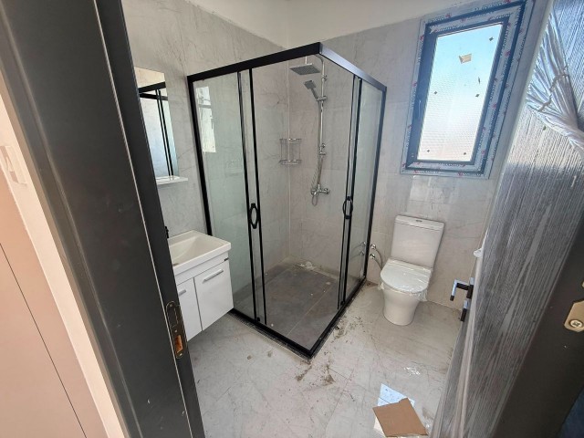 Lefkoşa Gönyeli'de Satılık Modern 4+1 Villa - Bahçeli ve Kapalı Otoparklı - Fotoğraf 2