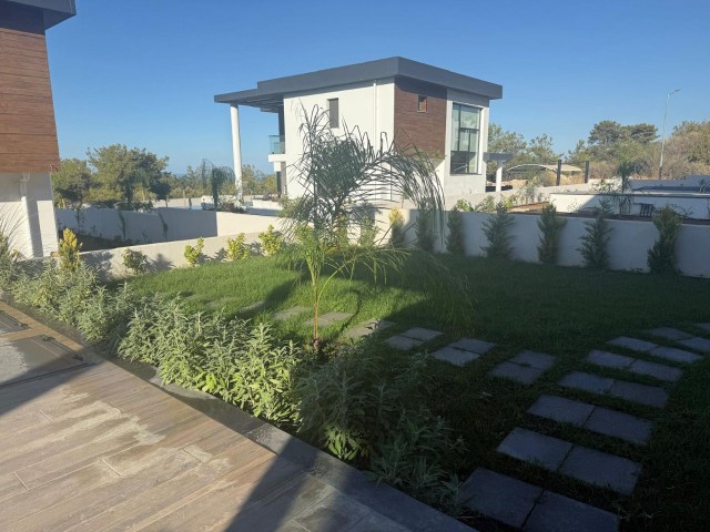 Zeytinlik'te Lüks Geniş Yaşam Alanına Sahip 4 Yatak Odalı Havuzlu Villa - Fotoğraf 4