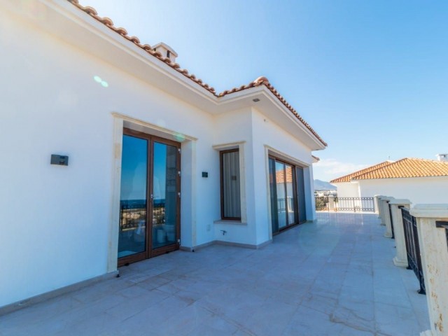 Girne Esentepe Bölgesinde Denize Sıfır Konumda Satılık Özel Villa - Fotoğraf 4
