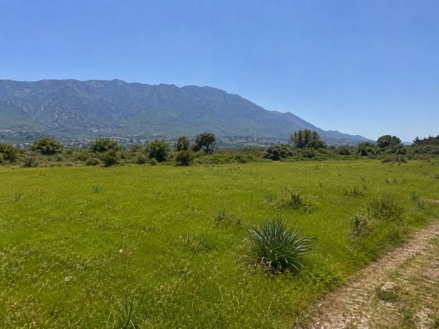 Girne, Karaoglanoglunda satilik arsa - Fotoğraf 1