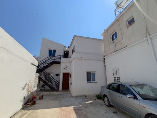 Girne Merkezde (2 Daireye Dönüştürülmüş) 5 Yatak Odalı Ev - Fotoğraf 4