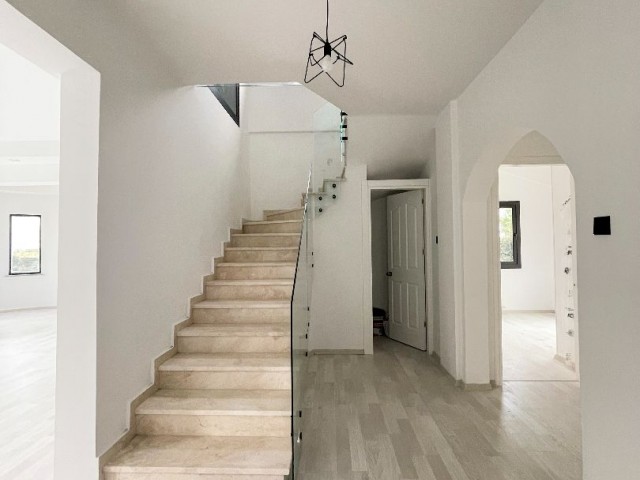 Küçükerenköy’de 625 m² Arsa Üzerinde Satılık Modern 3+1 Villa - Fotoğraf 1