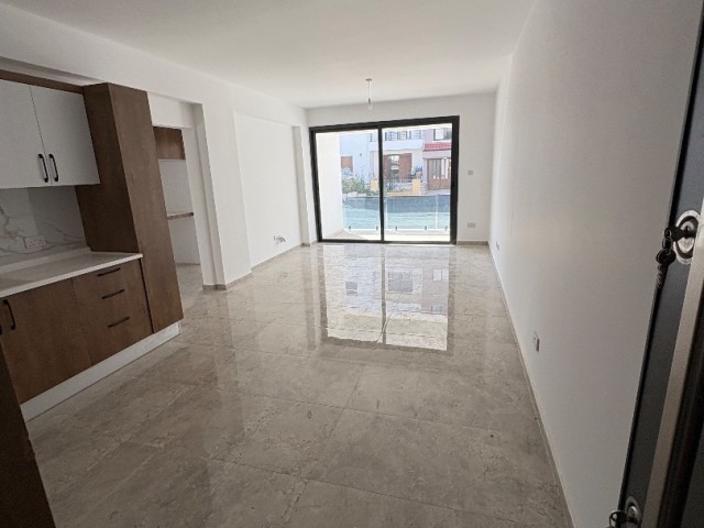 Lefkoşa Hamitköy zemin Kat 2+1 Lüks Daire - Fotoğraf 3