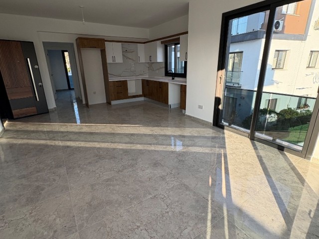 Lefkoşa Hamitköy 2+1 Ebeveyn Banyolu Satılık Daire - Fotoğraf 2
