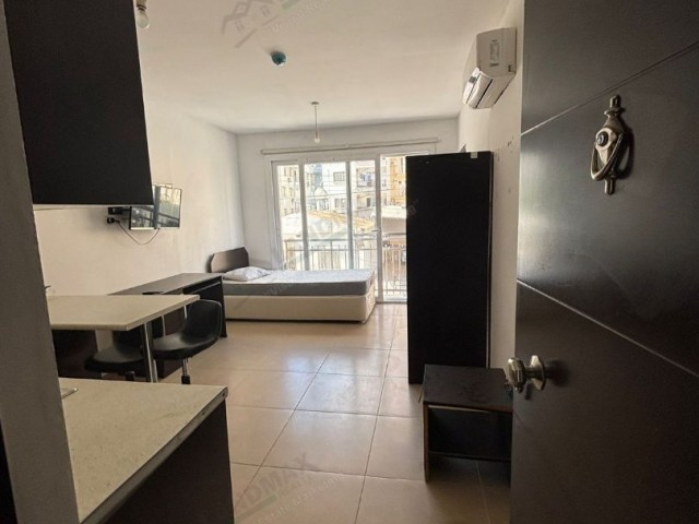 Kuzey Kıbrıs Gazimağusa Doğu Akdeniz Üniversitesi'ne 190 Metre Mesafede Satılık Asansörlü-otoparklı-5 Katlı-42 Adet 1+0 Daireli Komple Bina ! - Fotoğraf 2