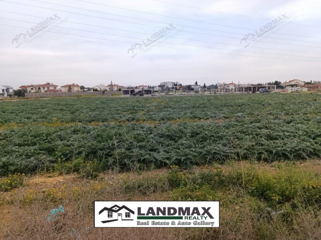Kuzey Kıbrıs: Yeniboğaziçinde 1149 M2 İmara Açık Satılık Arazi - Fotoğraf 4
