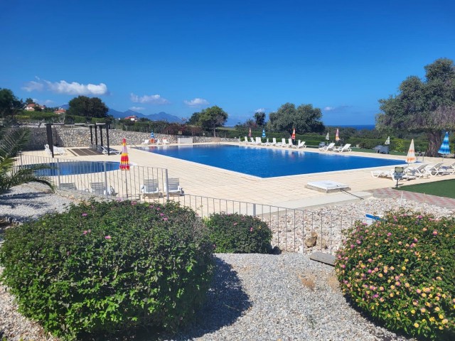 Girne Esentepe’de Panoramik Deniz Manzaralı 2+1 – Kiracılı, Full Eşyalı, Havuzlu Site - Fotoğraf 3