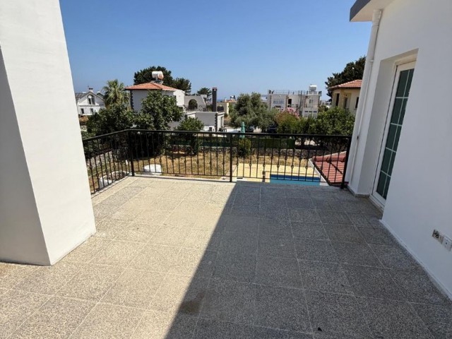 Karşıyaka Bölgesinde Satılık Villa - Fotoğraf 3