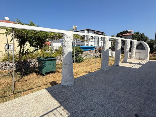 Karşıyaka Bölgesinde Satılık Villa - Fotoğraf 4