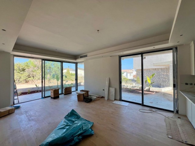 Alsancak'ta Tasinamya Hazir 3+1 /2+1 Villalar