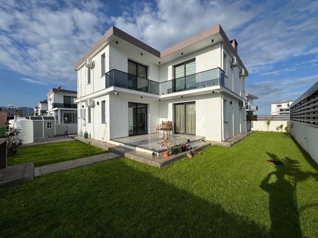 Balıkesir’de Satılık 3+1 Full Eşyalı Lüks Tasarımlı Villa(250 m2 Kapalı Alan) - Fotoğraf 2