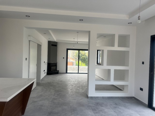 Alsancak 3+1 Satilik Villa - Fotoğraf 1