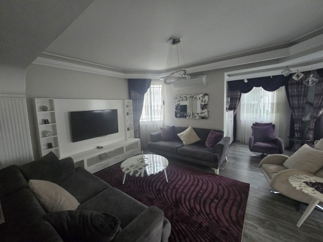 Satılık Girne Merkez 4+1 iki en suite odalı ultra lüxs daire - Fotoğraf 2