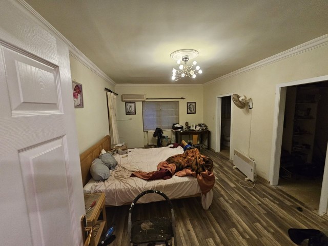 Satılık Alsancak 3+1 Villa Havuzlu Geniş Bahçeli (5kwa Elektrik Paneli Var) - Fotoğraf 2
