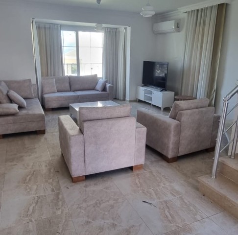 Lapta 3+1 ozel havuzlu satilik villa - Fotoğraf 1
