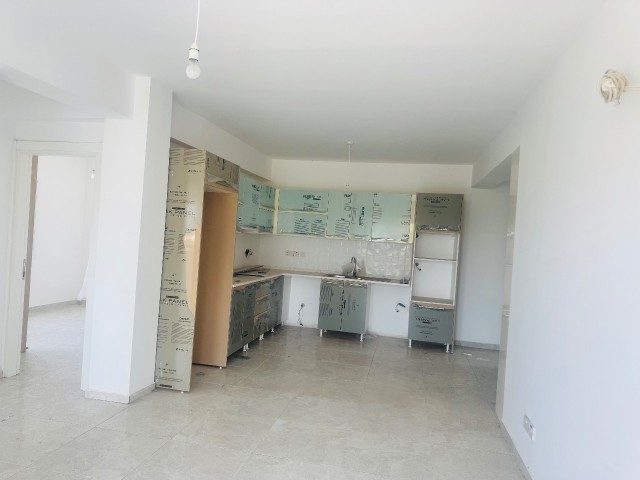 Alsancak 1+1 ortak havuzlu satılık daıre - Fotoğraf 2