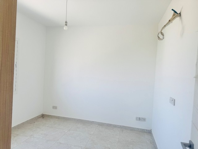 Alsancak 1+1 ortak havuzlu satılık daıre - Fotoğraf 3