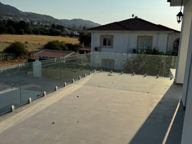 Karsıyaka 3+1 ozel havuzlu villa - Fotoğraf 4