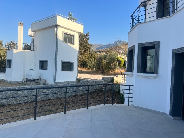 Alsancak 4+1 satilik villa genis bahceli