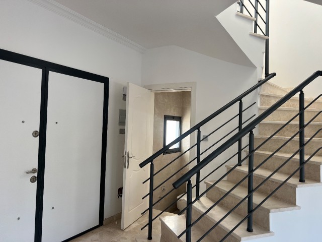 Alsancak 4+1 satilik villa genis bahceli - Fotoğraf 3
