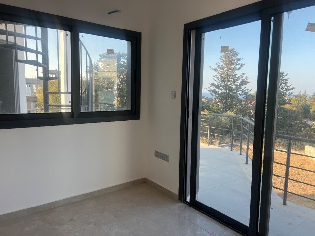 Alsancak 4+1 satilik villa genis bahceli - Fotoğraf 4