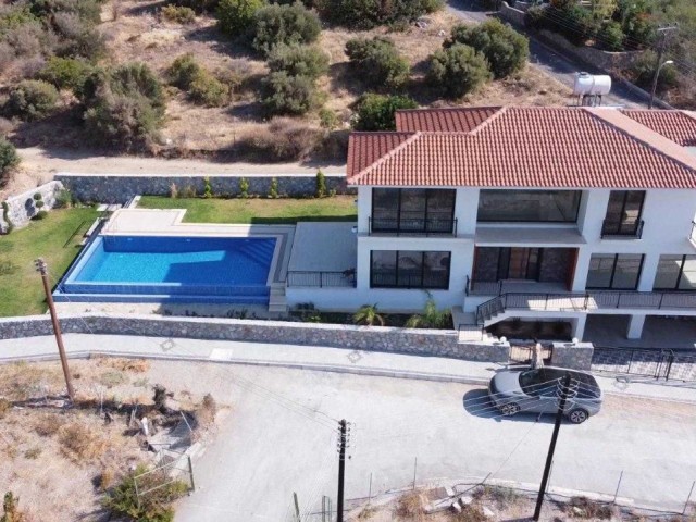 Ilgaz’da Bağ Manzaralı ve Sonsuzluk Havuzlu Lüks Villa - Fotoğraf 4