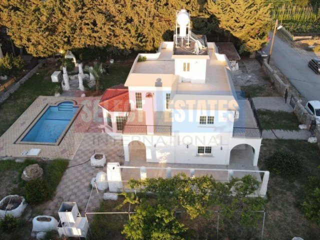 Girne Karşıyaka`da Lüks Havuzlu Villa - Fotoğraf 2